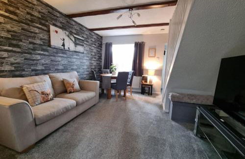 The Humsford Hideaway 2 bedroom home with driveway - Foto 1