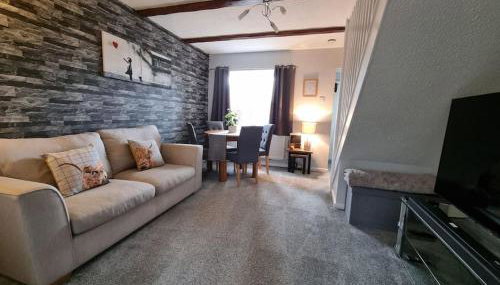 The Humsford Hideaway 2 bedroom home with driveway - Foto 1