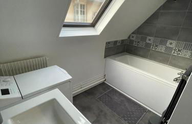 Le Tertre - Quartier cathédrale - Parking privé inclus - Foto 3