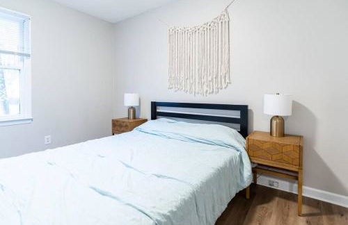 4BR Kid Friendly Fenced in Yard Playset - Foto 4