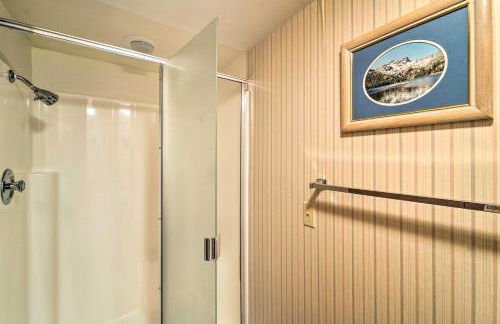 Quiet Home with Graeagle Meadows Golf Course View! - Foto 23