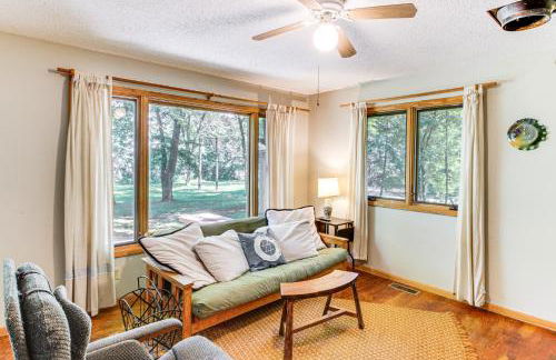 Charming Getaway Rustic Cabin on West Battle Lake - Foto 6