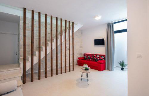 Sorin Villa, boasting Pool & Heated Whirlpool, By ThinkVilla - Foto 24