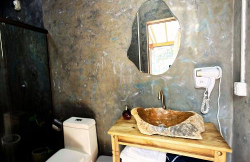 Chalé Romântico com Jacuzzi Próximo ao Templo Budista - Foto 12