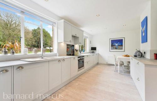 Designer Cottage with Parking - Esher Surrey - Pass the Keys - Foto 6