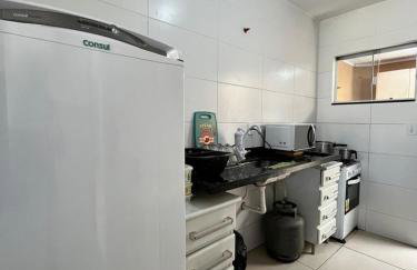 Duplex em Itaúna 4min da Praia que ocorre o WSL, 1min da pista de skate do LS, pracinha com parque infantil, quadra de futebol, tudo isso a 1 min da duplex, perto do comércio, wi-fi super rápido, monitoramento 24hrs - Foto 9