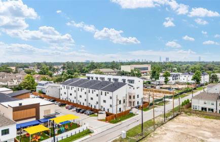 4-Story,Rooftop Deck in Houston - Foto 32