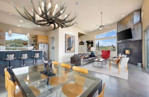 Jackalope Junction-Pool, Hot Tub, Fire Pit, BBQ & Desert Views! home - Foto 9