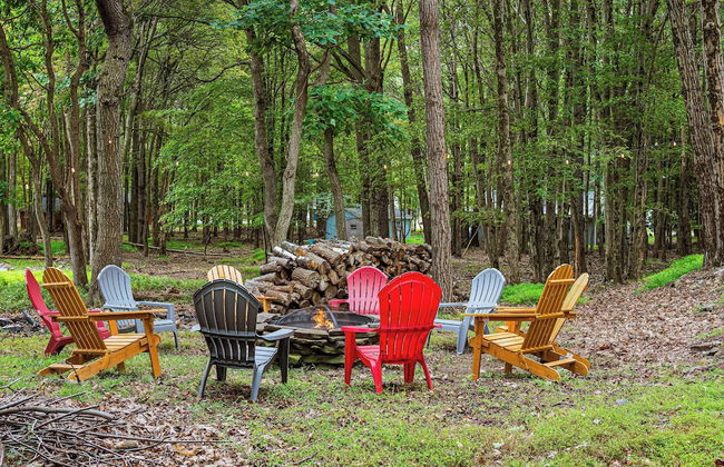 Frolic on Fern by Avantstay Enclosed Deck w/ Forest Views, Bar - Photo 37
