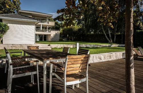 LAKESIDE LODGE - Photo 3