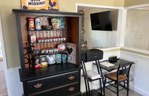 Peaceful & Cozy 3 bedroom Ranch-Home w/Fireplace - Foto 9