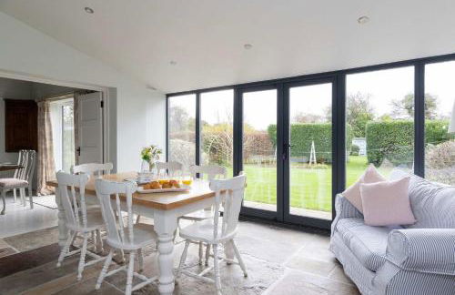 House & Annexe Sleeps 18 Heated Pool - Photo 5