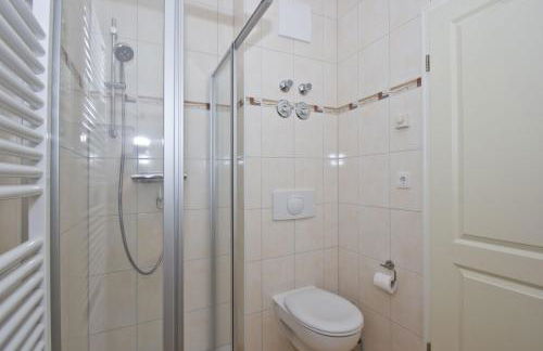 strandnah, gratis Nutzung vom AHOI Erlebnisbad und Sauna in Sellin - Kurparkresidenz FeWo10 - Foto 11