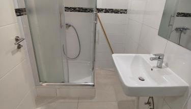 Mobilierte Monteuerswohnungen mit 2 Betten Stuttgart, Böblingen, Reutlingen, Waldenbuch - HeimbachEG - Foto 3, Shower