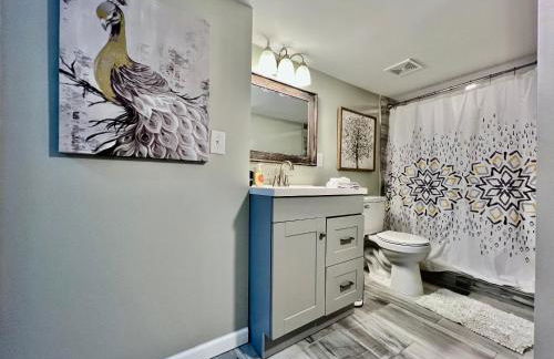 Charming 4BR Home in Liberty Township w Large Deck - Foto 28