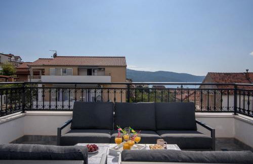 Villa Barbara & Zoran with free parking and heated swimming pool - Photo 80