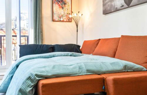 Balmoral Court -Sleeps 6 - Free Parking with Workspace - Balcony & High-Speed WiFi - Foto 6