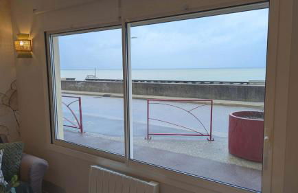 Beautiful beachfront apartment, 180d sea and cliff view - Foto 29