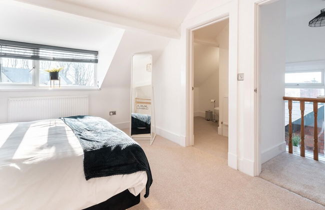 Kensington Place - 4 Bedroom Home w Free Parking - Photo 36