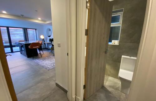 2 bedroom duplex apartment close to UHW & city centre - Foto 7