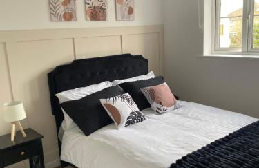 Luxury-Style Retreat in a Quiet Village - Foto 1