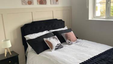 Luxury-Style Retreat in a Quiet Village - Foto 1