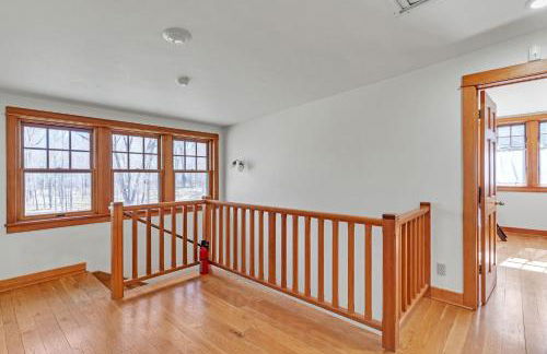 Charming Country 4BR Retreat with Riverfront Views cabin - Foto 12