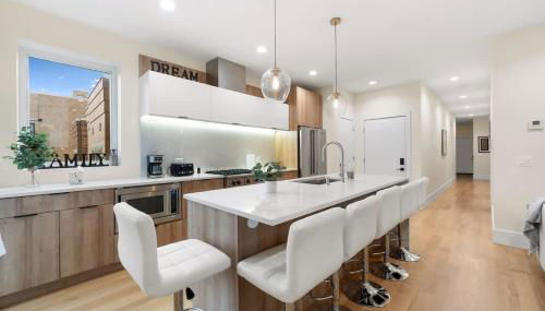 Comfy 3-BD Apt near United Center with Balcony - Foto 2