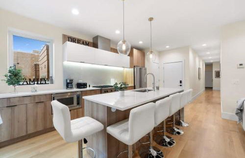 Comfy 3-BD Apt near United Center with Balcony - Foto 2