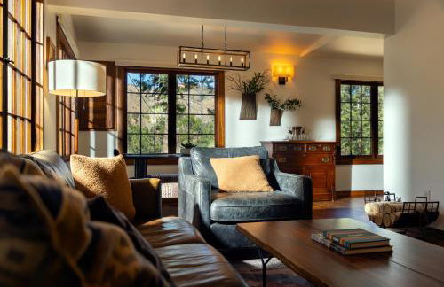 Mountain Cabin with Hot Tub, Scenic Views, Fire Pit, by Forest & Peak Retreats - Foto 8