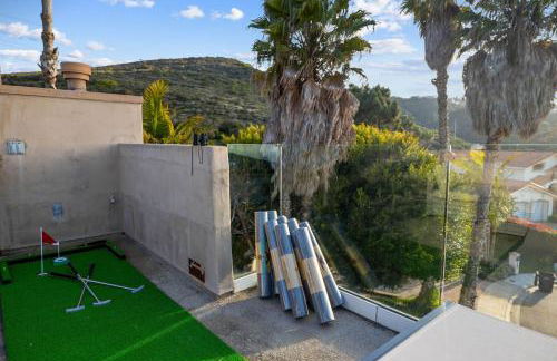 Oceanview Luxe Retreat with Rooftop - Foto 61