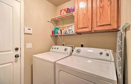 Unwind Fireside! Harker Family Retreat with Yard - Foto 25