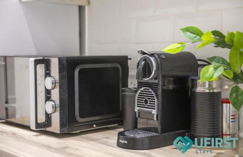 Delightful 3BR Home - Hot Tub - Near Castle, QMC - City Centre & Trent Bridge - Free WiFi & Parking - Sleeps 6 - Foto 39