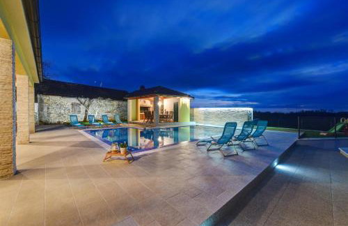 Beautiful Villa Petra with Summer Kitchen and Pool - Foto 6