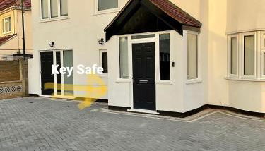 Lovely En-suite Room with private entry, Close to Station - Foto 2