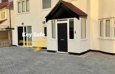 Lovely En-suite Room with private entry, Close to Station - Foto 2