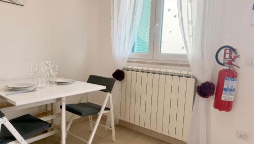 Azure Oasis with parking near the airport & beach - Foto 2