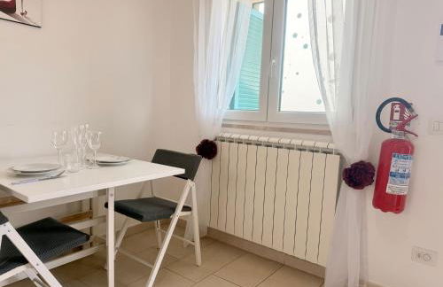 Azure Oasis with parking near the airport & beach - Foto 2