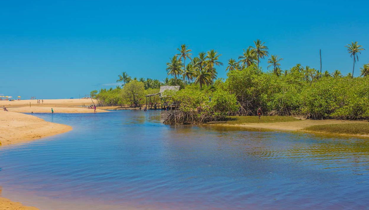 Vazante do mar na praia de Trancoso