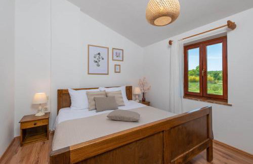 Casa Ivanovac with pool and large front yard - Photo 4