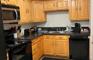 Peaceful 2bed,1bath condo with free parking all yours to enjoy - Photo 10