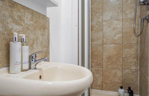 3 BR 6 Beds 3 Bath Garden Parking Heathrow 15 min Windsor & Legoland - Foto 12