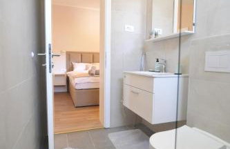 Tony's house in garden - Photo 24