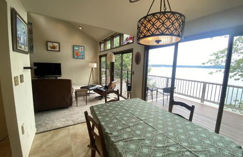 PNW MCM 155ft Private Waterfront Gem on Raft Island with Hot Tub - Foto 23