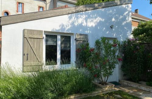 Petite maisonnette cosy et pleine de charme située à proximité du centre-ville - Foto 5