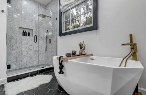 Fourth House - Eclectic and fun 1BR in SPR - Photo 20