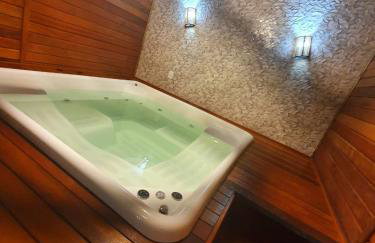 SPA Rossett em Itapoá - Luxo e conforto c piscina, hidromassagem e cromoterapia, p 22 pessoas! - Photo 2