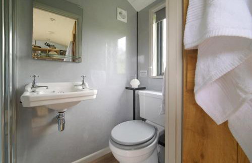 Charming Hut with Outdoor Bath & Decking Sea Views - Foto 9