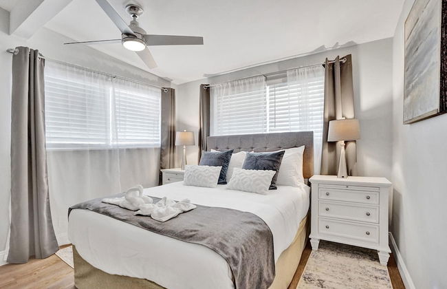 5BR with Heated Pool 5 min to Beach - Photo 9