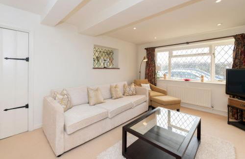 Luxurious Country House with Cinema Games Room - Pass the Keys - Photo 13